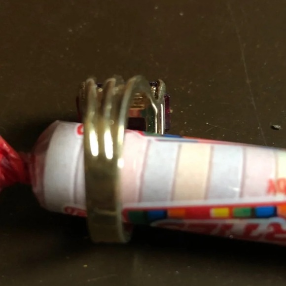 Red gemstone ring - Picture 2 of 4